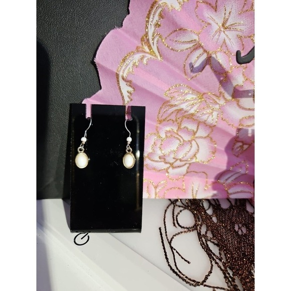 SIGNED LIZ CLAIBORNE DANGLING WHITE SILVER TONE PIERCED EARRINGS - Picture 1 of 4